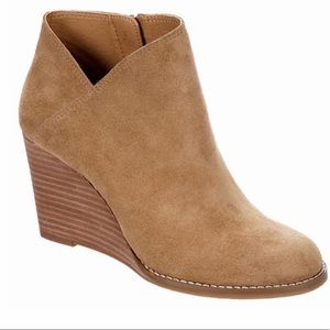LUCKY “Yakeena” Suede Wedge Bootie Tan